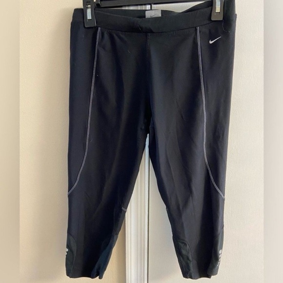 Nike Pants - Nike Black Athletic Capris leggings crop Medium